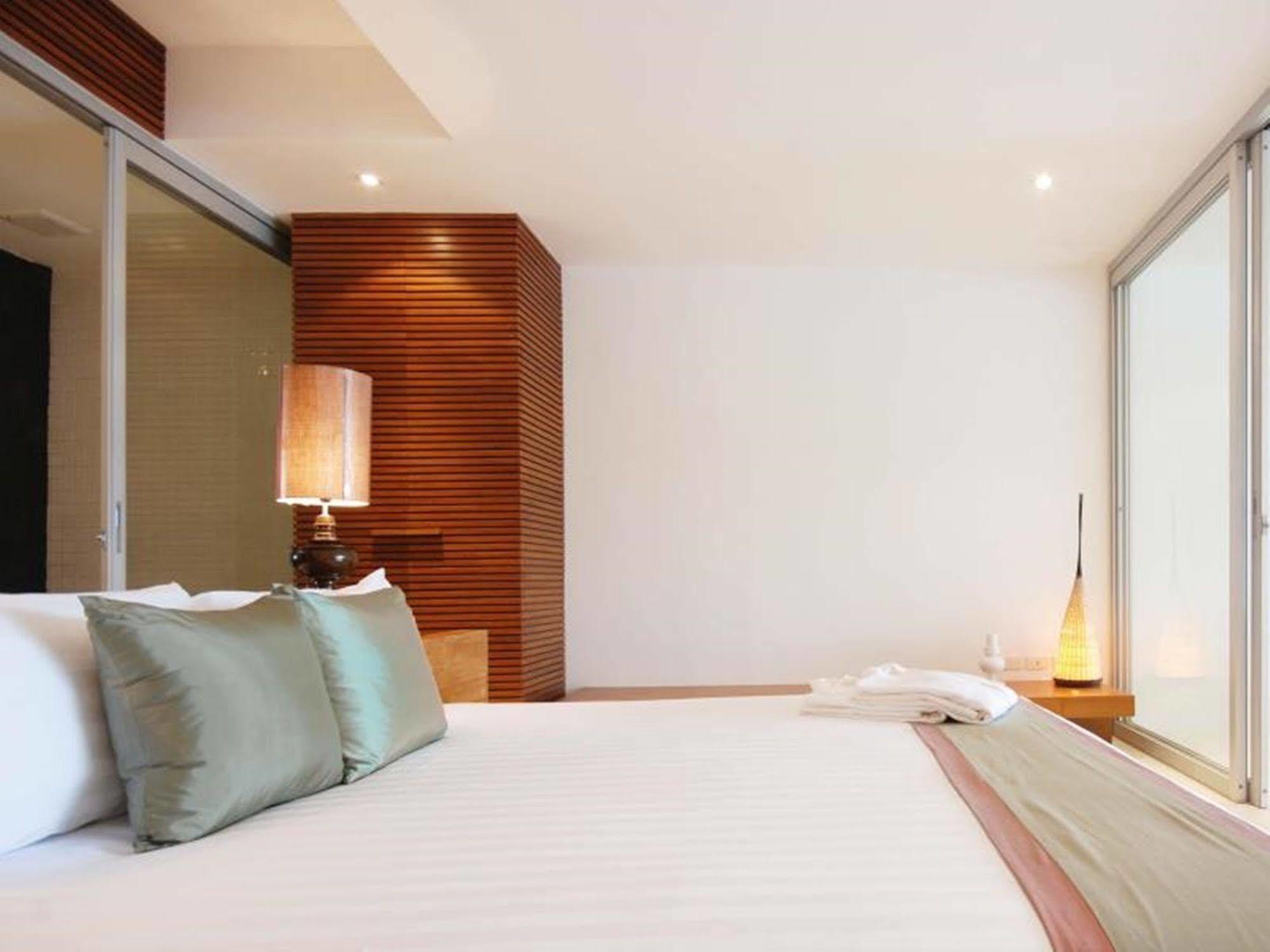 Hotel The Quarter Phuket à Surin Beach  Extérieur photo