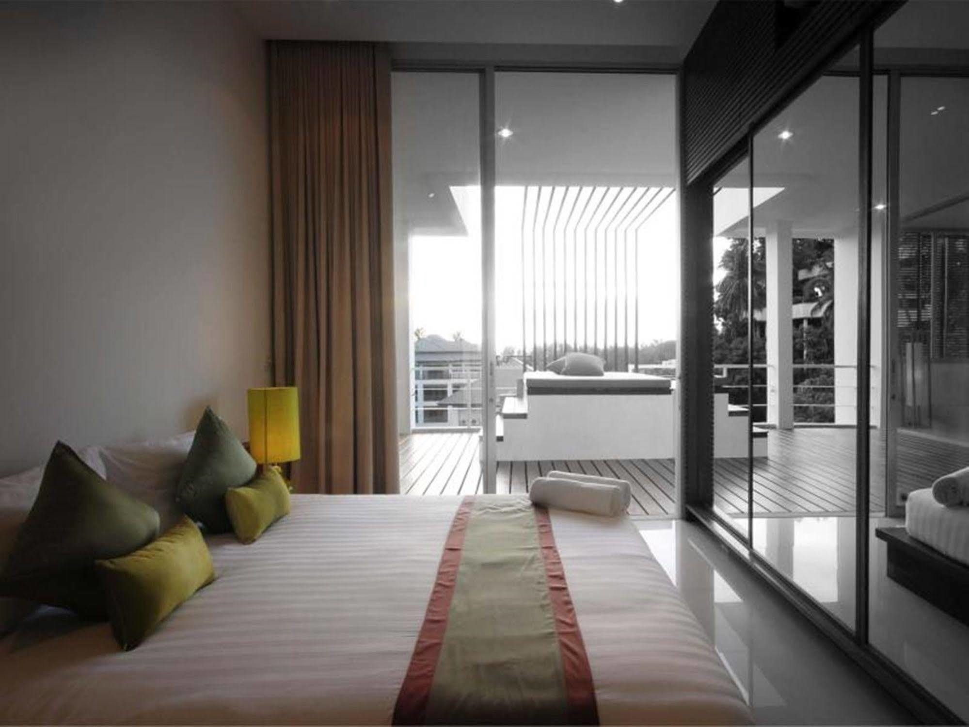 Hotel The Quarter Phuket à Surin Beach  Extérieur photo